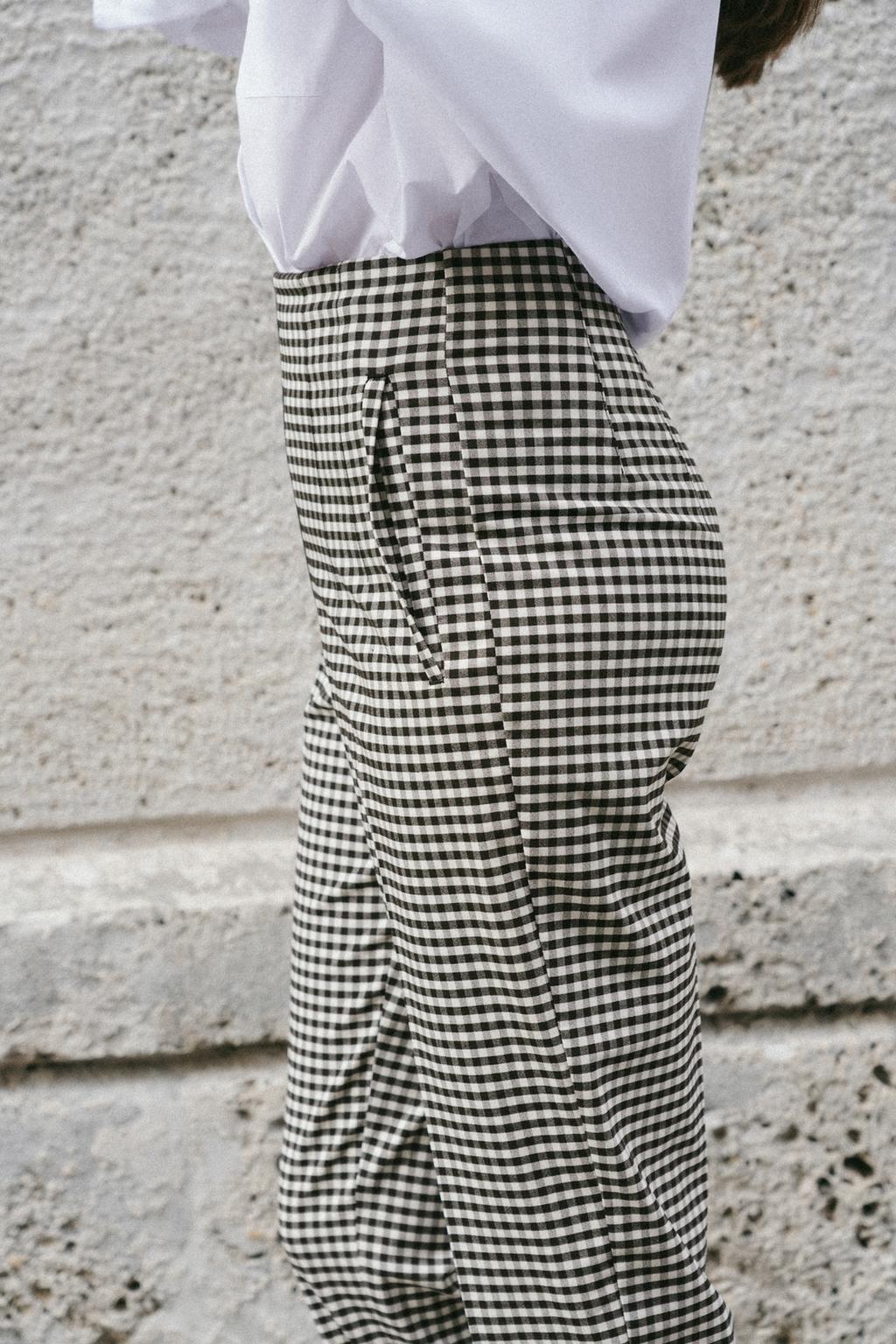 HIGH-WAISTED PANTS