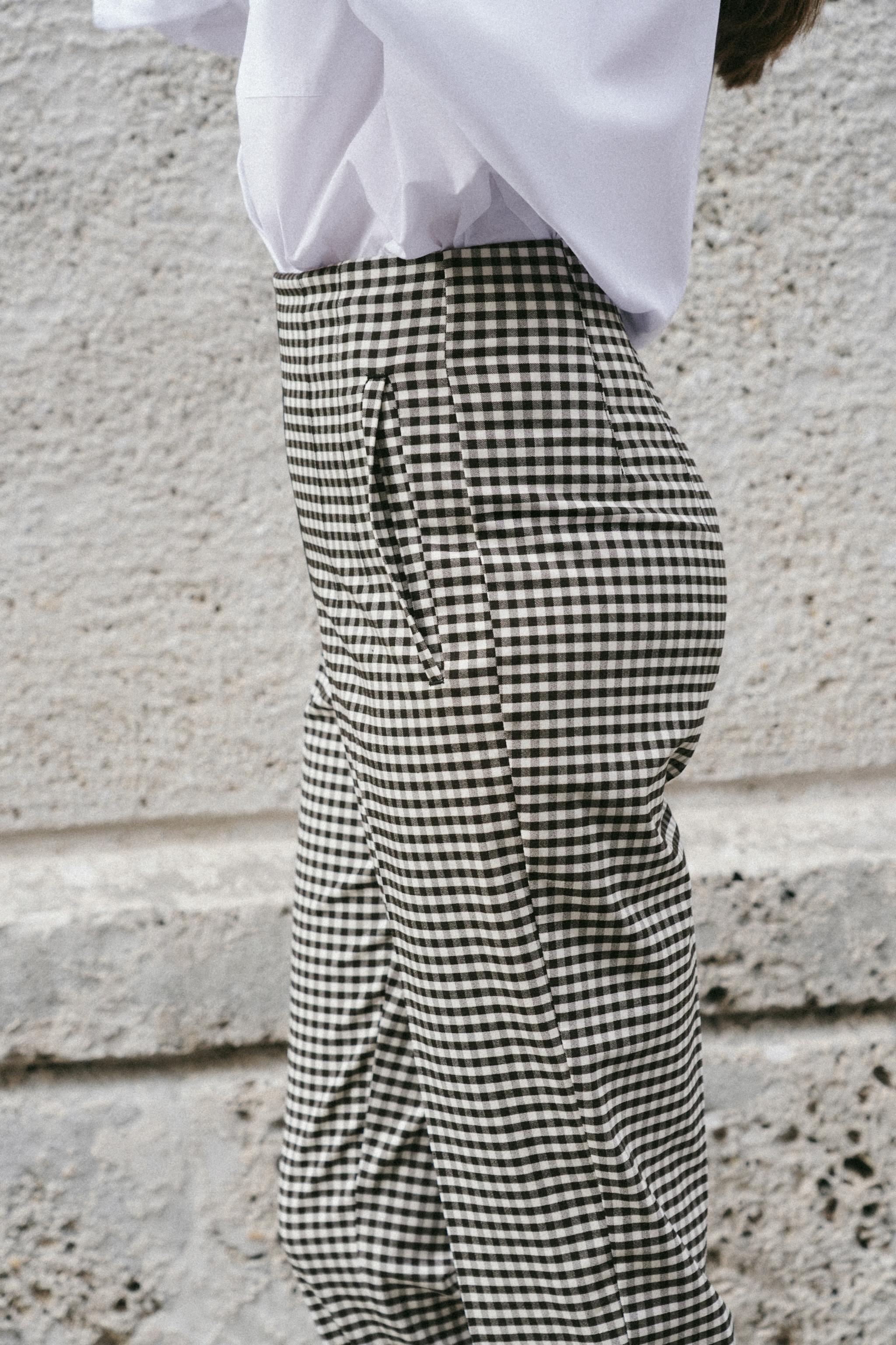HIGH-WAISTED PANTS