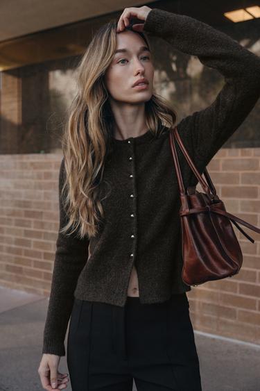 GILET EN MAILLE AVEC BOUTONS BOULES - marron chiné de Zara - Image 3