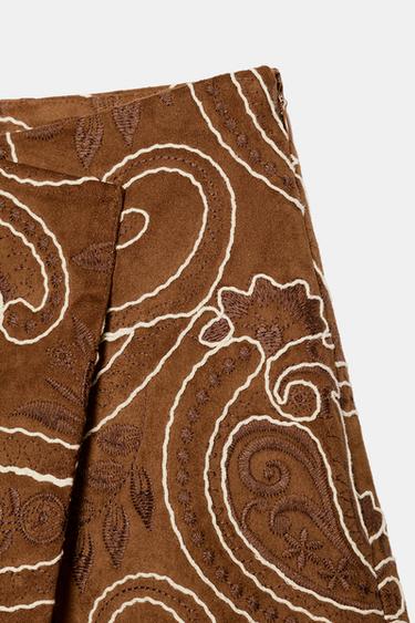 JUPE-PANTALON BRODÉE EFFET DAIM - Camel moyen de Zara - Image 7