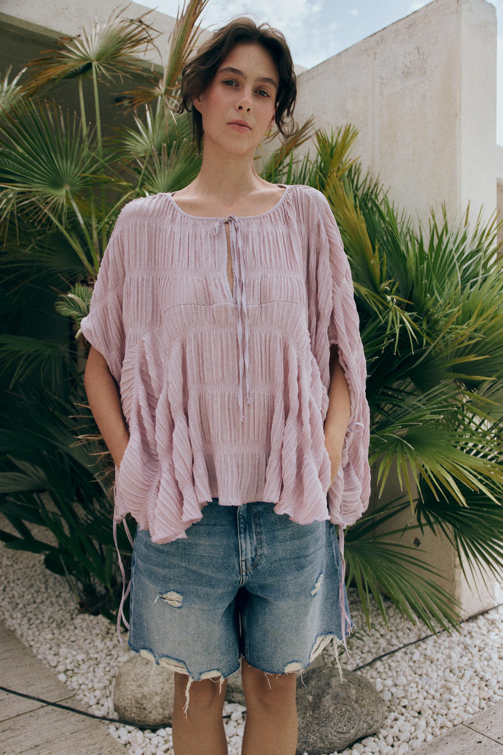 TEXTURED CAPE TOP
