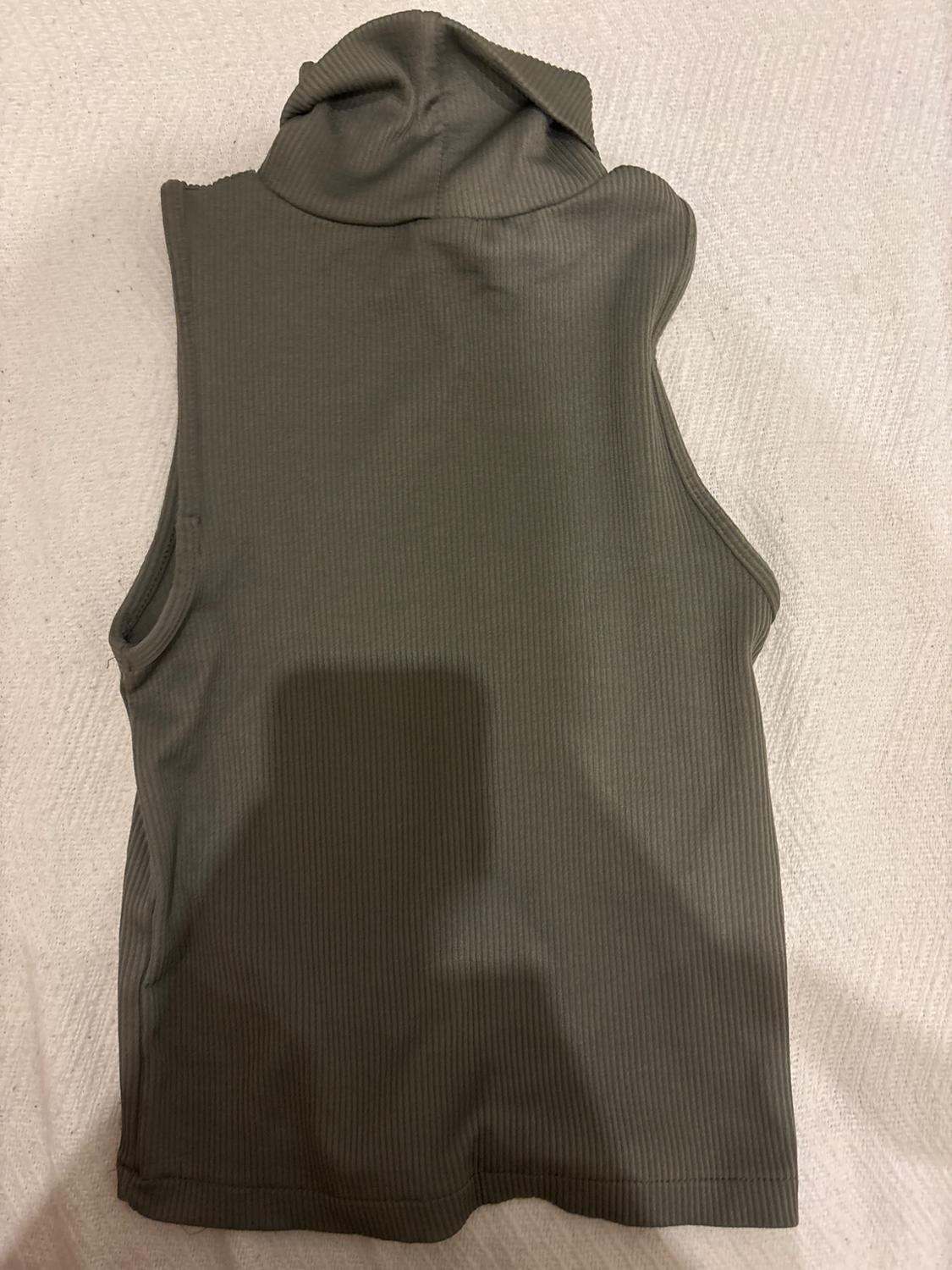 TOP CUELLO VUELTO NEGRO - Image 2