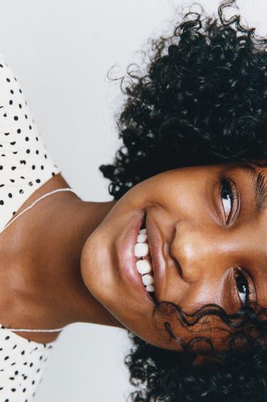 VESTIDO PANELES TOPOS - Crudo / Negro de Zara