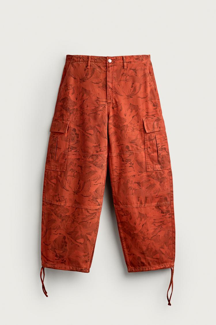 Pantalon cargo balloon fit estampado abstracto