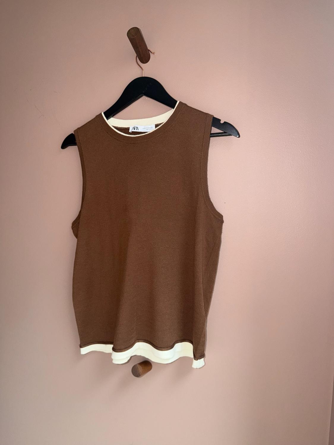 CONTRAST TRIM KNITTED WAISTCOAT - Image 2