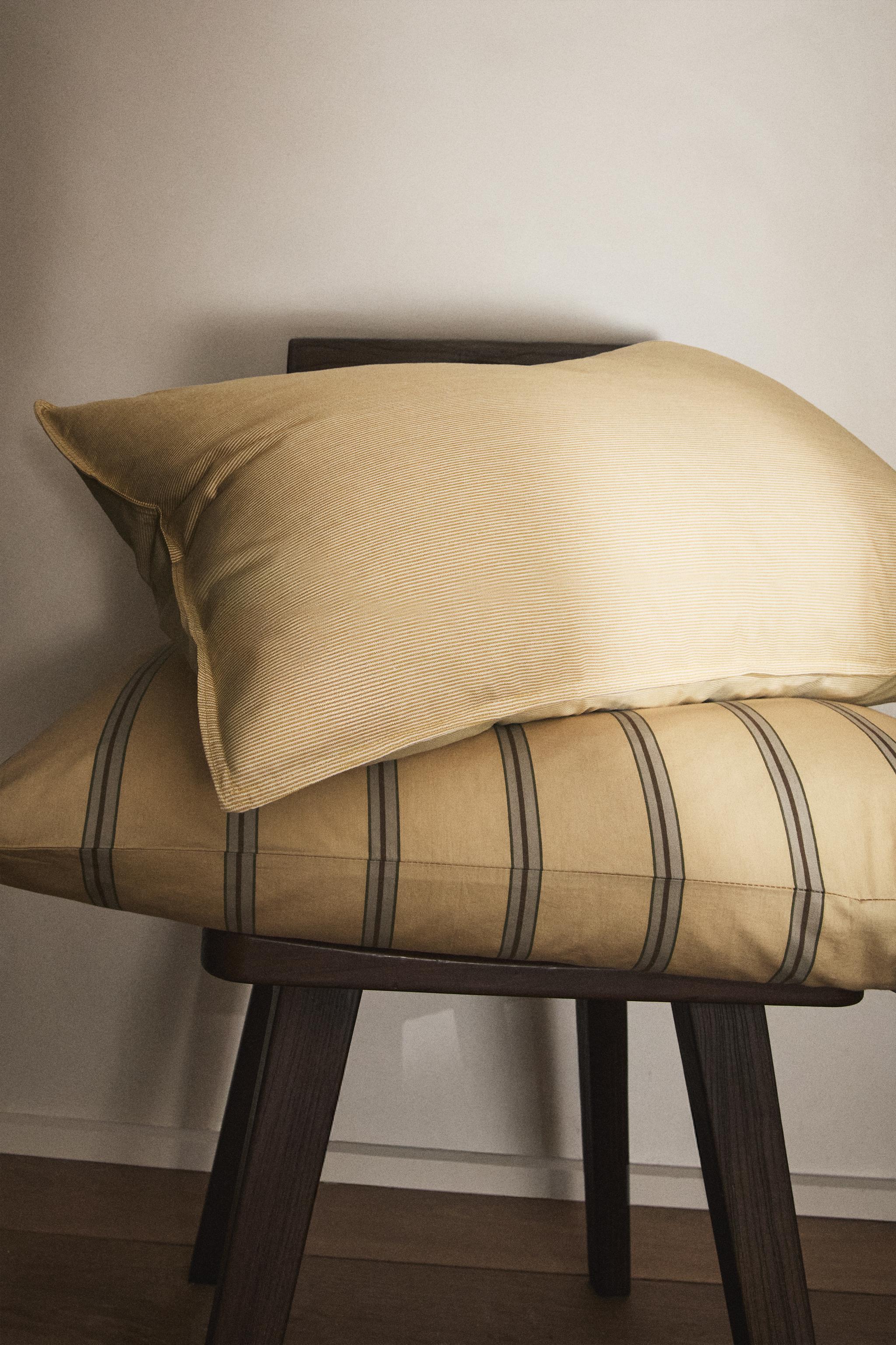 STRIPED PILLOWCASE