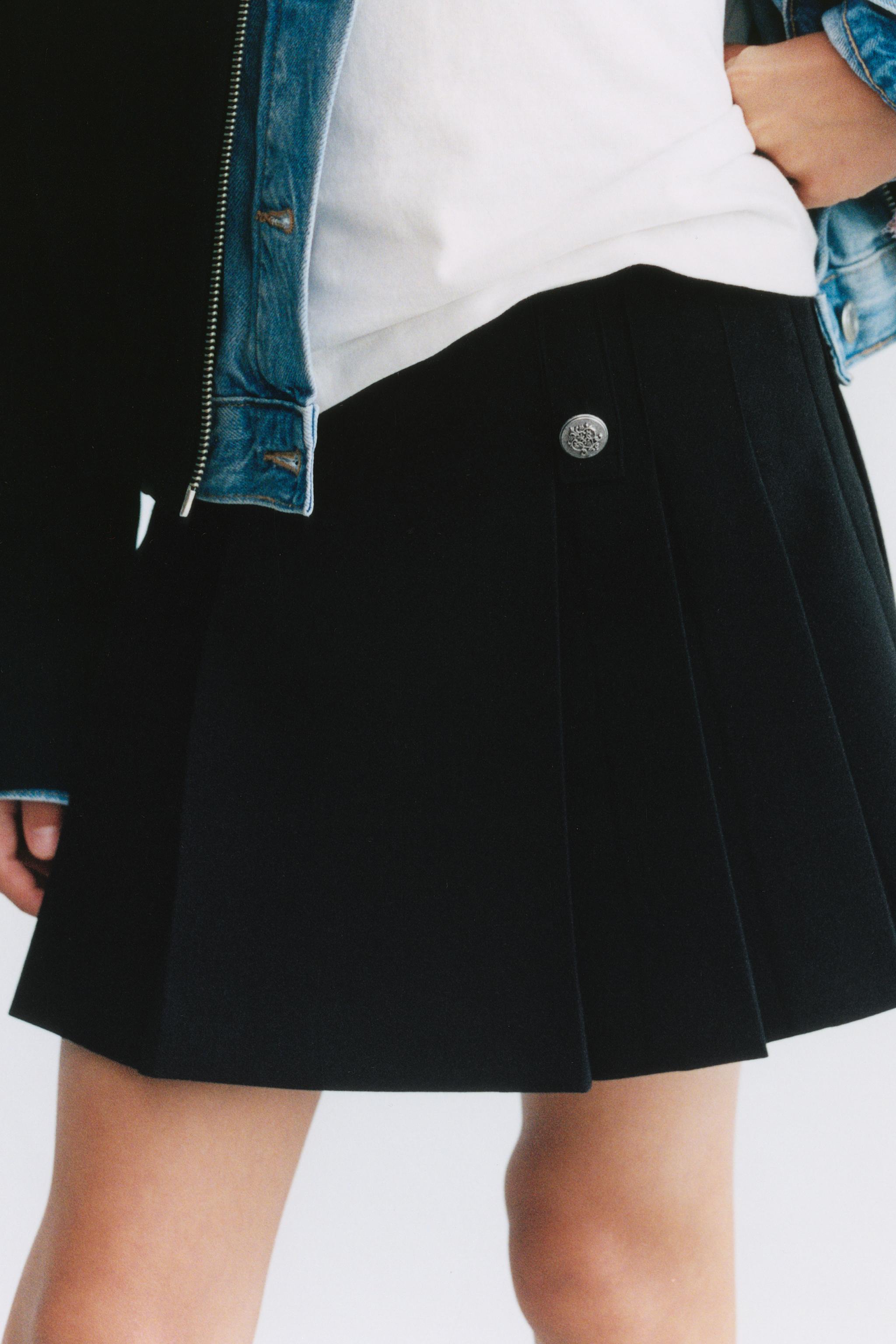 BUTTONED PLEATED SKIRT — Black