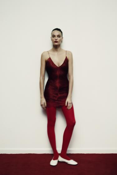 VESTIDO CORTO ENCAJE FLECOS - Rojo fuerte de Zara