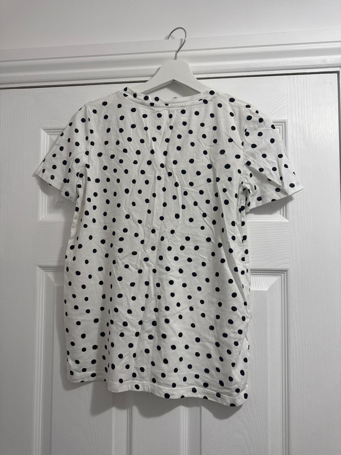 V-NECK BASIC T-SHIRT - Image 2