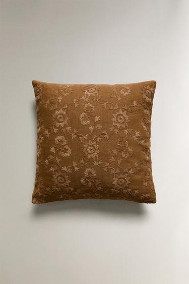 Zaras KUDDFODRAL MED BRODERADE BLOMMOR - Sandfärgad - Bild 0