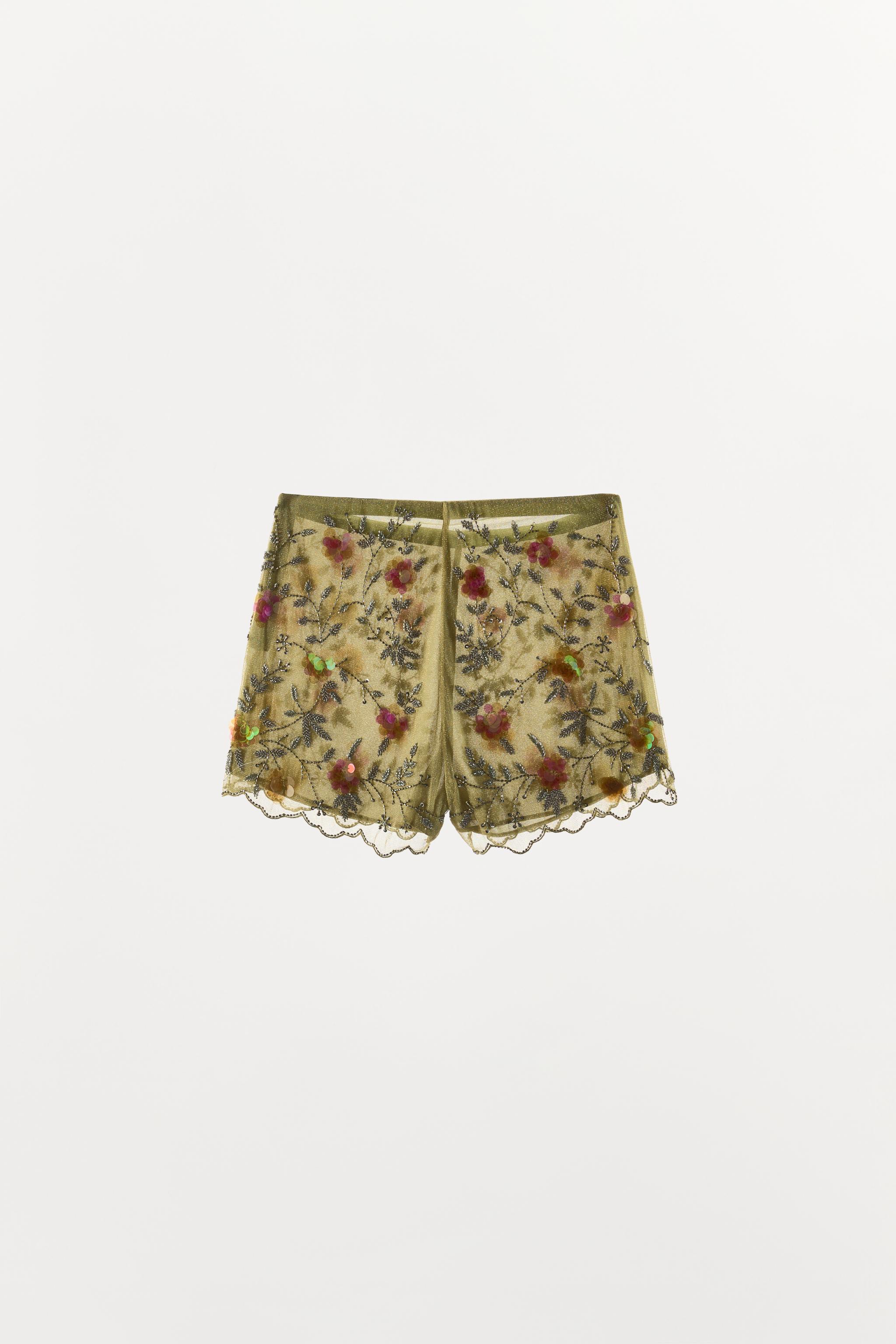 SHORT BRODÉ AUX MOTIFS FLORAUX