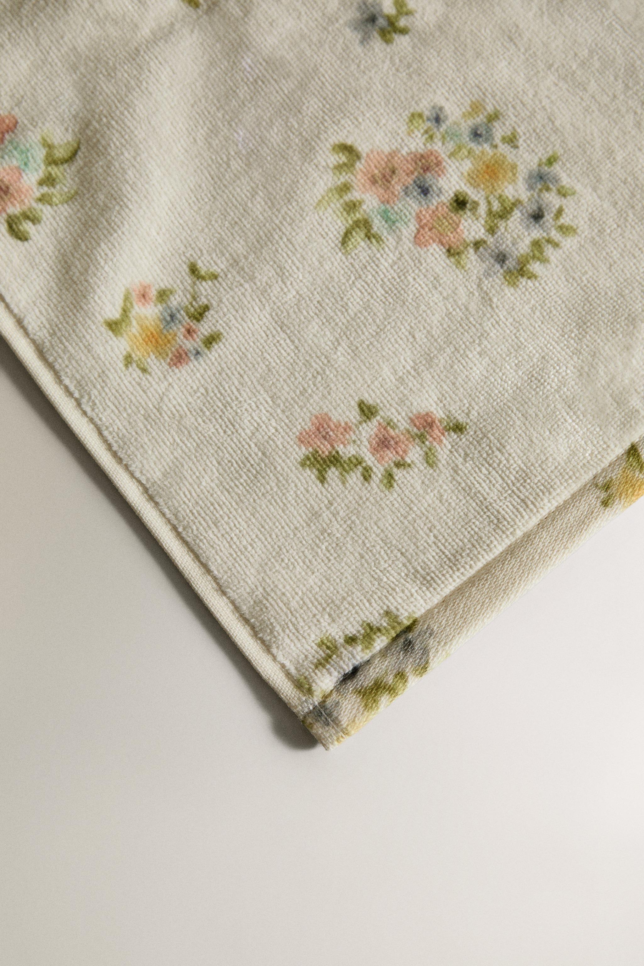 VELOUR FLORAL PRINT BATH TOWEL