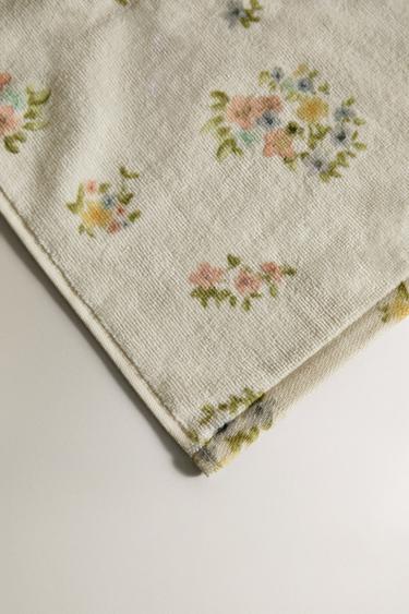 SERVIETTE DE BAIN VELOURS IMPRIMÉ FLEURI - Multicolore de Zara - Image 2