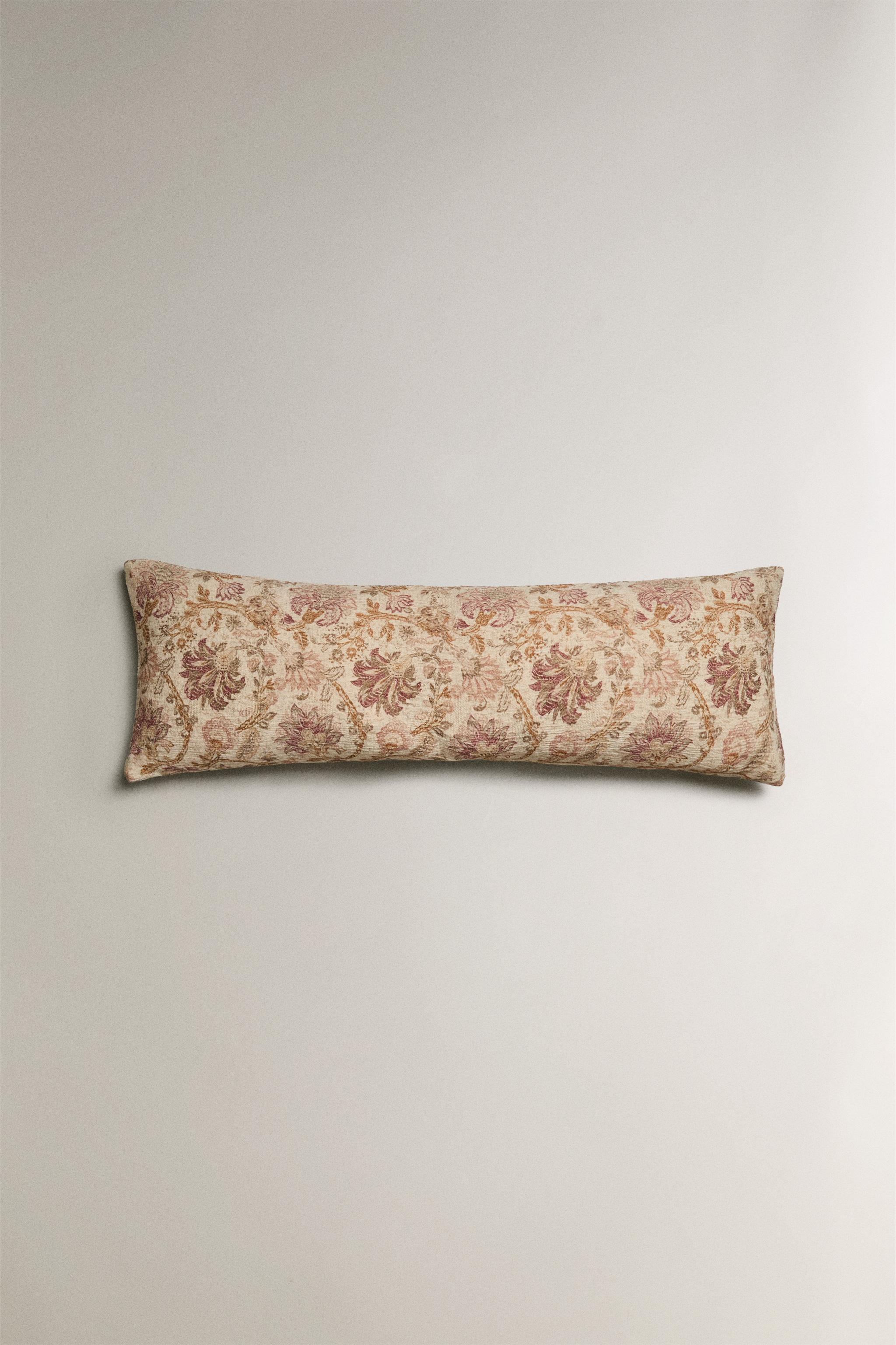 ZARA  リネンオフホワイトクッション x 2 - 45 x 45 リネン エンブロイダリー クッション - オフホワイト | ZARA