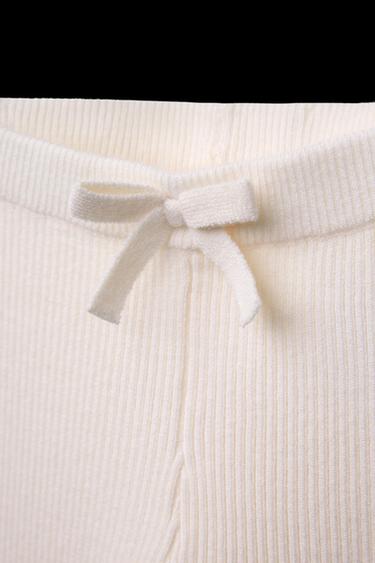 EINFARBIGE RIPPENSTRICK-LEGGINGS - Cremefarben von Zara