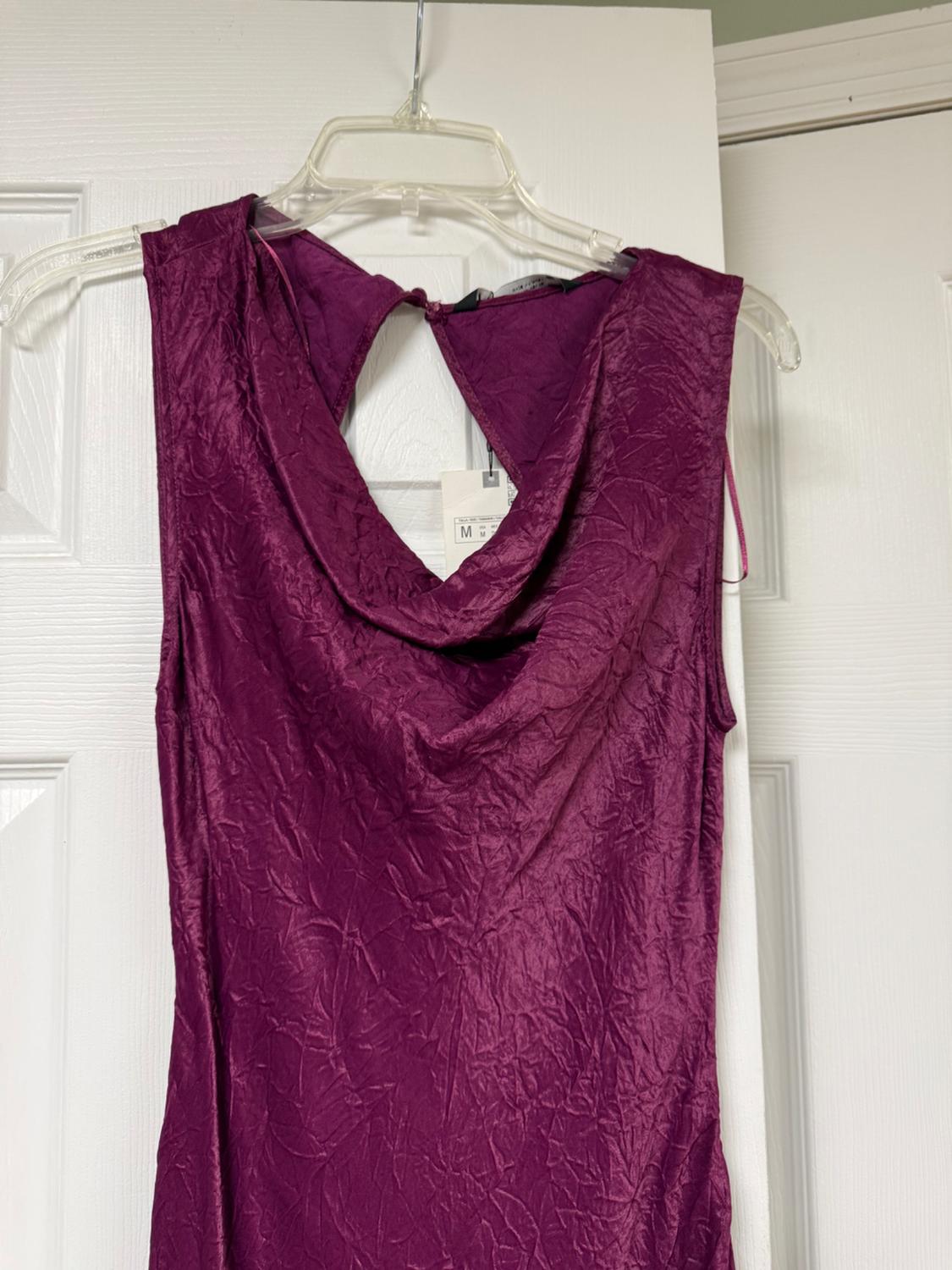 VESTIDO SATINADO ESCOTE ESPALDA - Image 4
