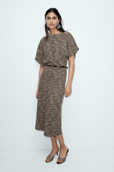 فستان ميدي بنسيج حزام - بني / خام الخاص بـ Zara