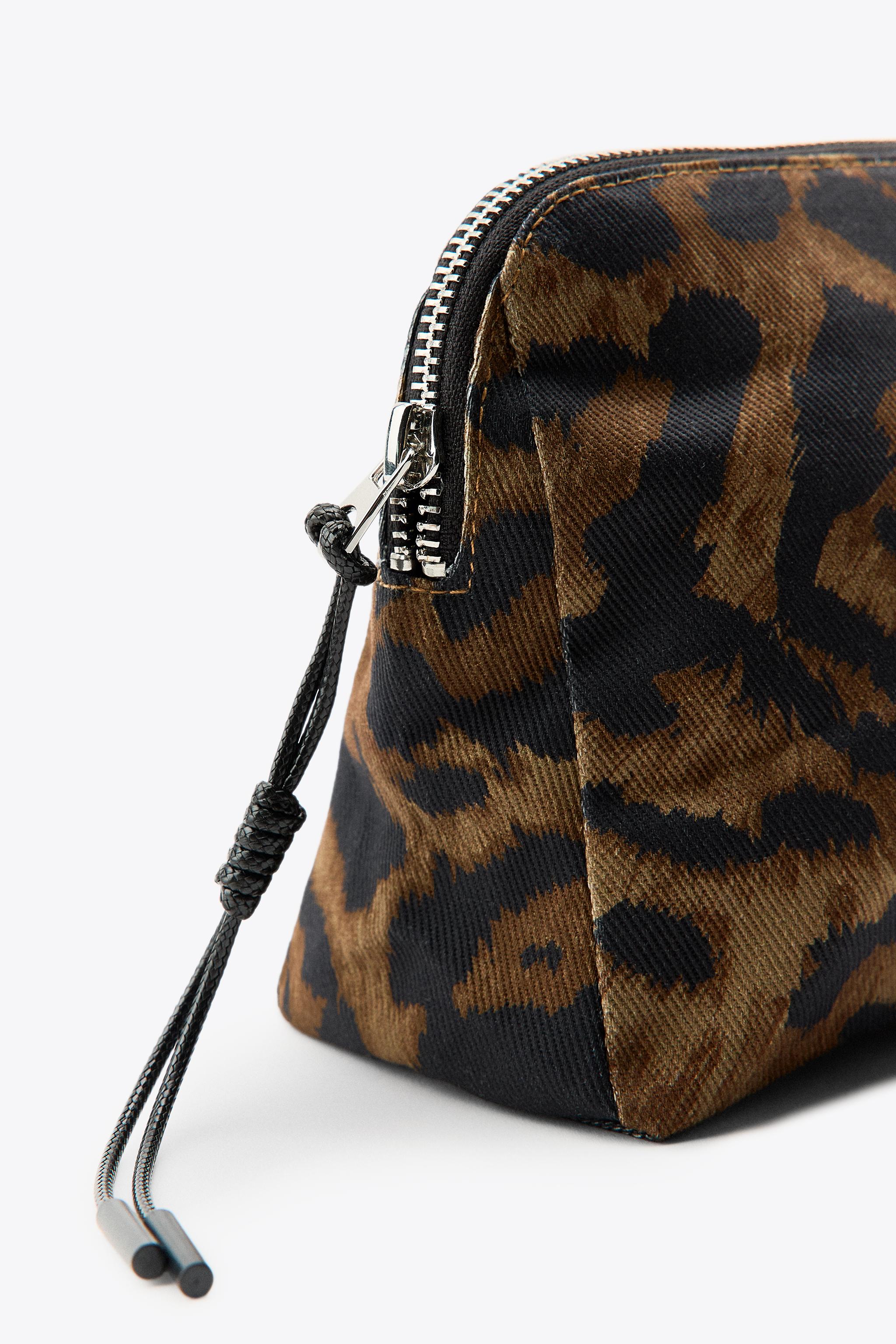 ANIMAL PRINT TWILL TOILETRY BAG