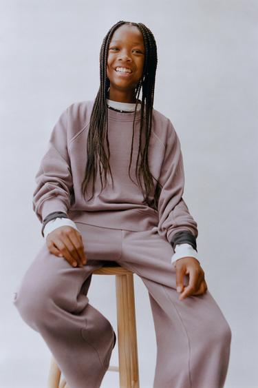 SUDADERA EFECTO LAVADO TEXTO - Ciruela de Zara