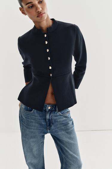 جاكيت محاك بيبلوم بأزرار ذهبية - بحري الخاص بـ Zara