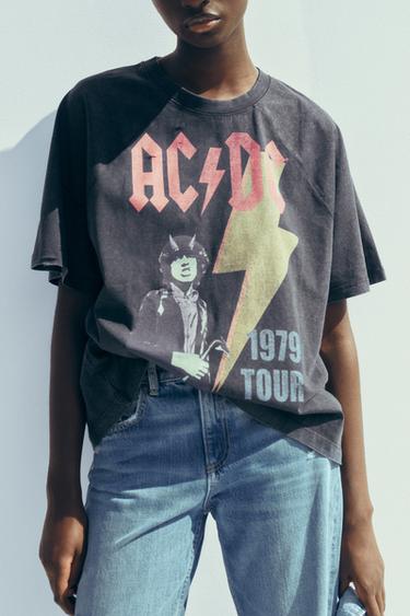 CAMISETA EFECTO LAVADO ©AC/DC - Gris antracita de Zara