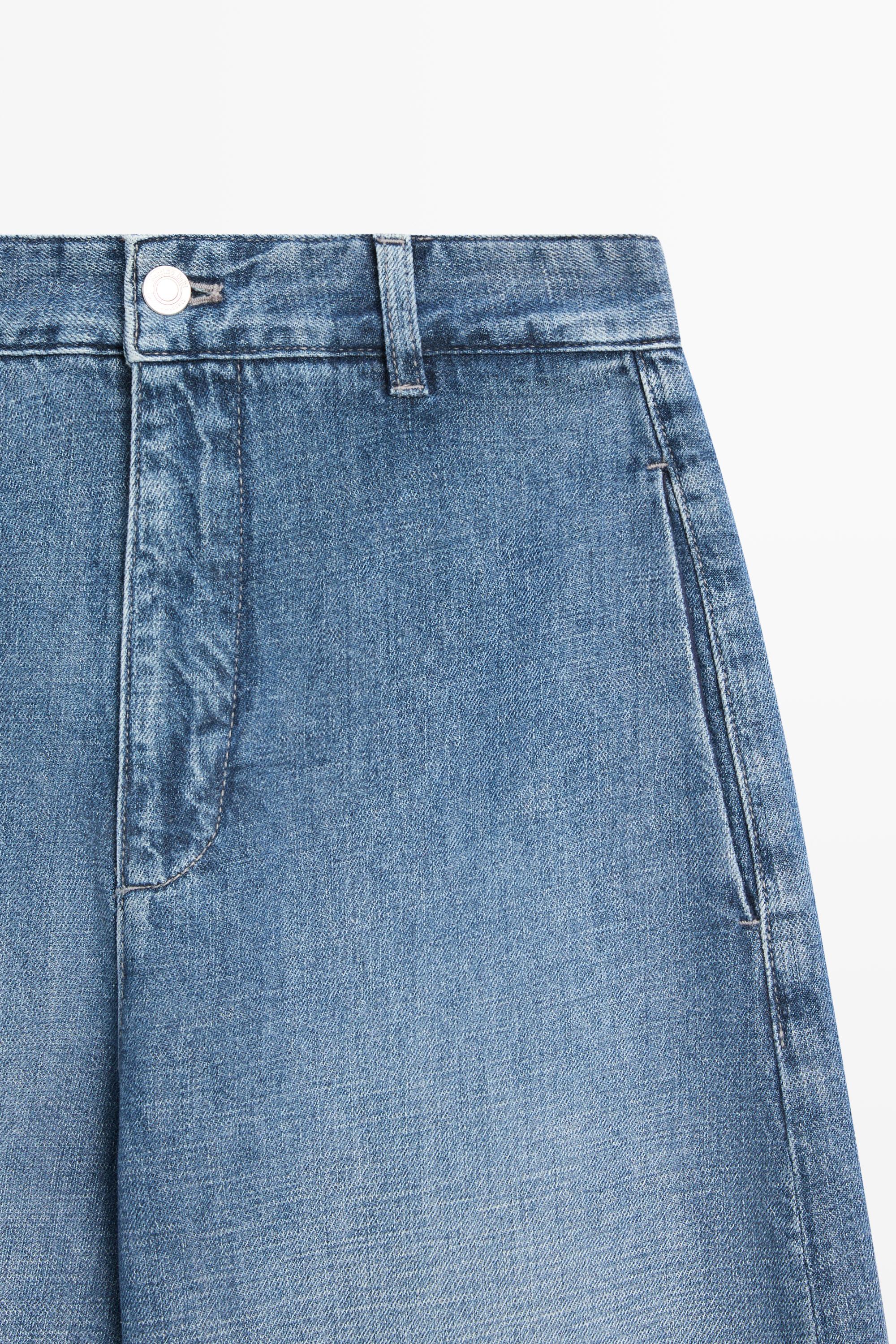 Loose-fit wide-leg jeans