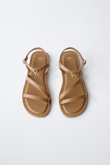 SANDALES CHARMS - Marron de Zara - Image 4