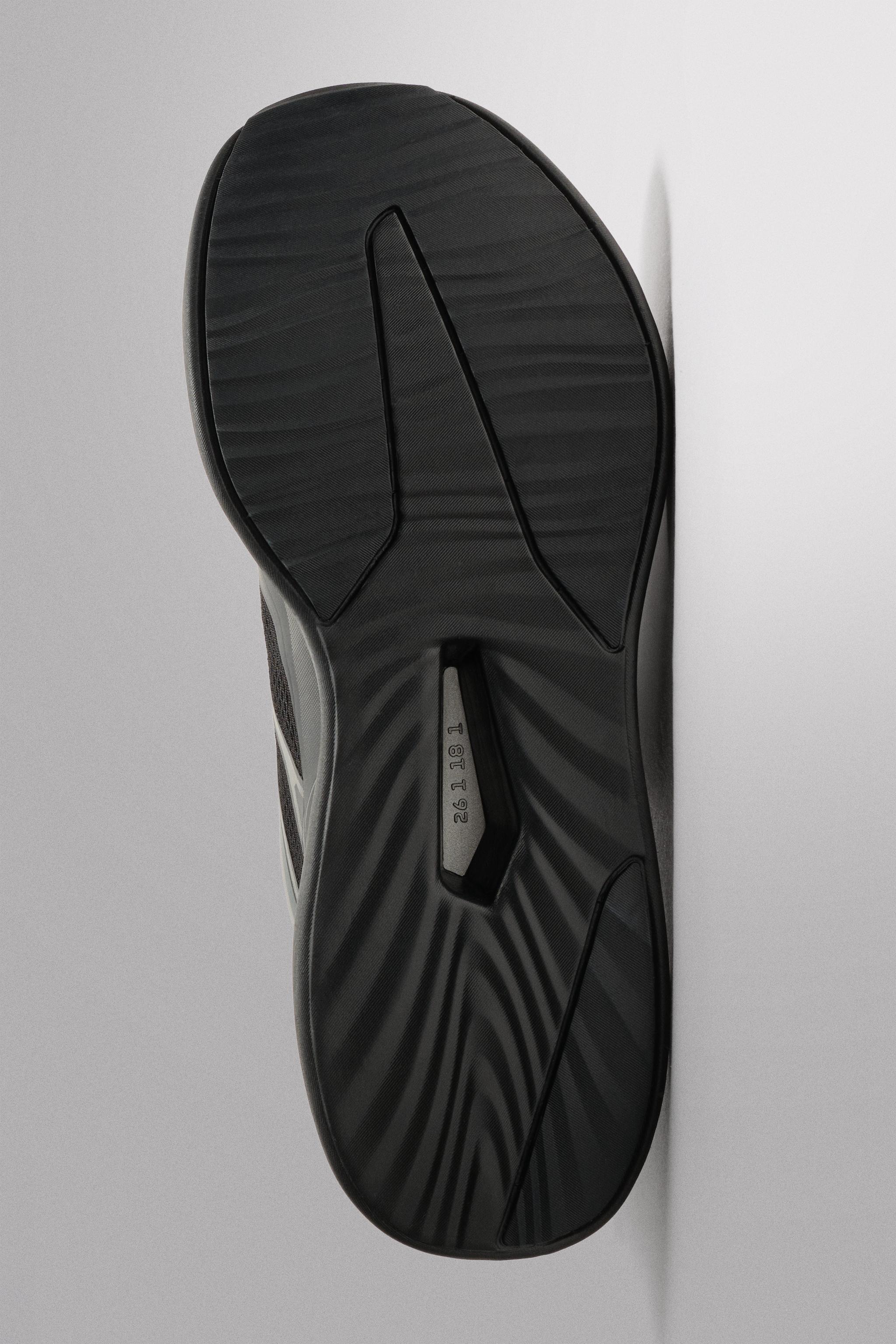 RUNNING SNEAKERS