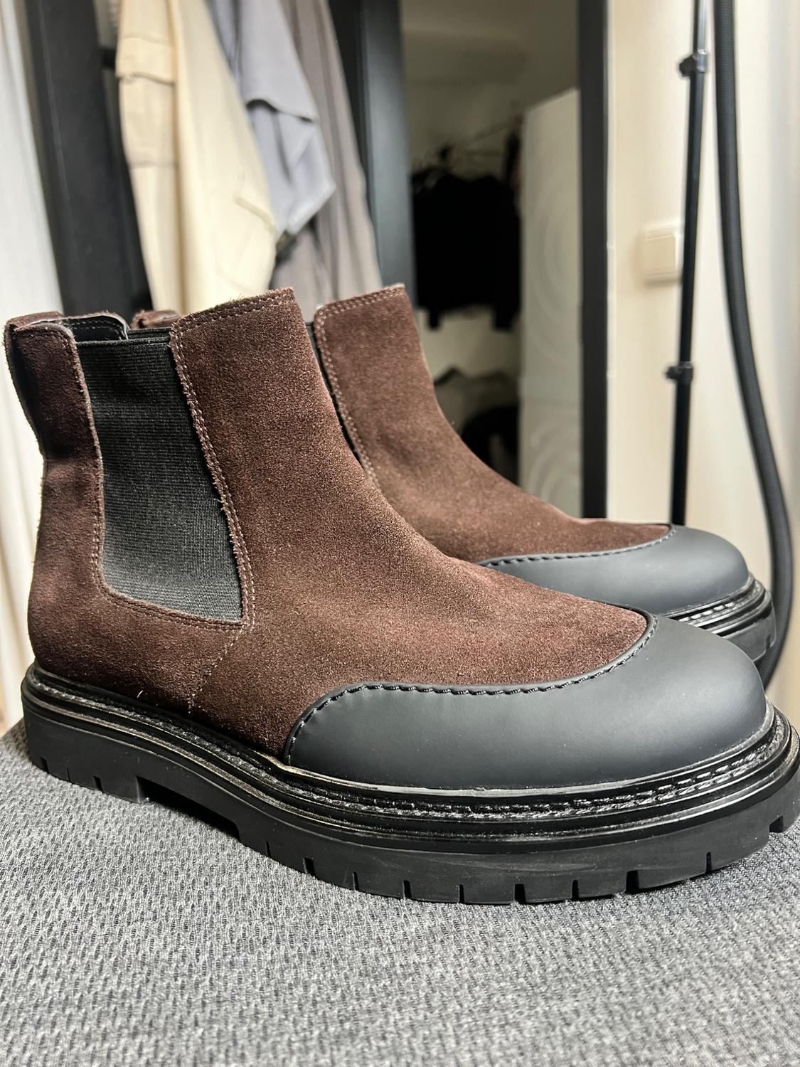 SPLIT SUEDE BOOTS WITH TRIMMING