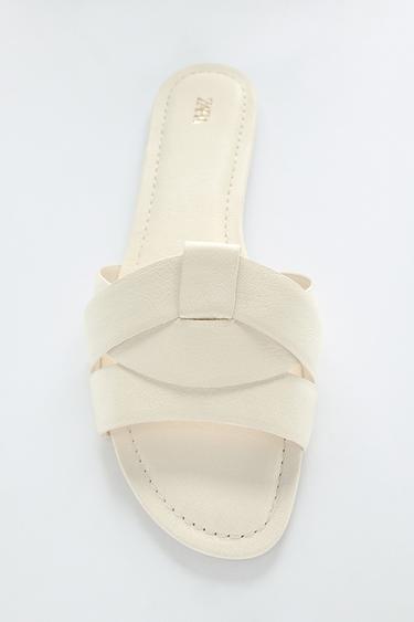 SANDALIA PLANA PIEL CRUZADA - Blanco Crudo de Zara