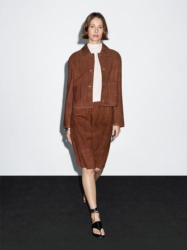 Jupe droite en cuir finition daim - Tuile de Zara