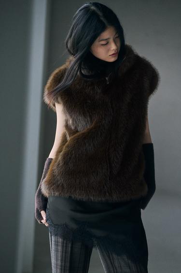 ZW COLLECTION FAUX FUR WAISTCOAT — КОРИЧНЕВЫЙ от Zara