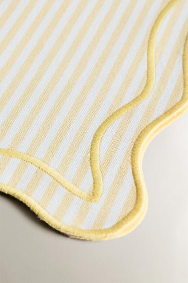 SET DE TABLE RAYURES VAGUES - Jaune de Zara - Image 2