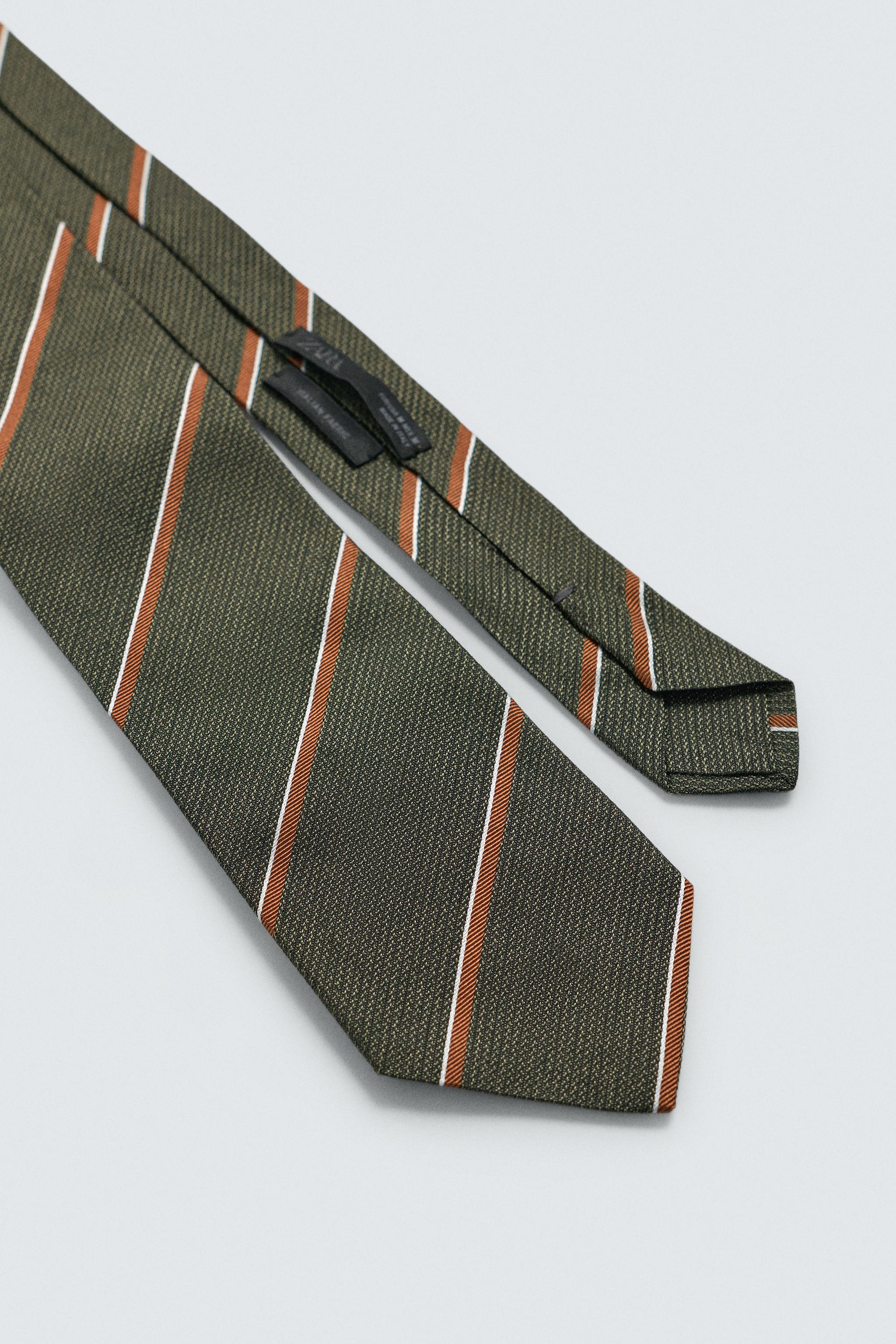 100% SILK STRIPED JACQUARD TIE