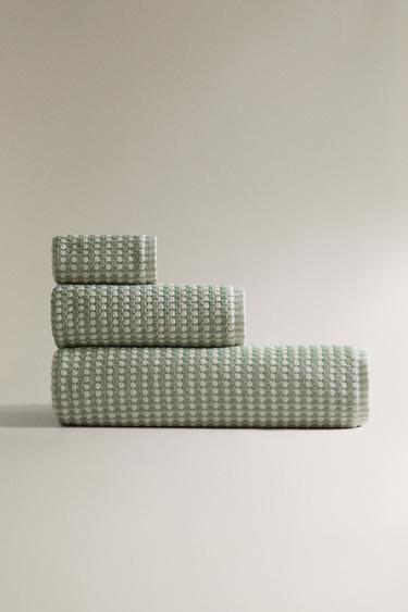 TEXTURED COTTON BATH TOWEL - Sea green by Zara