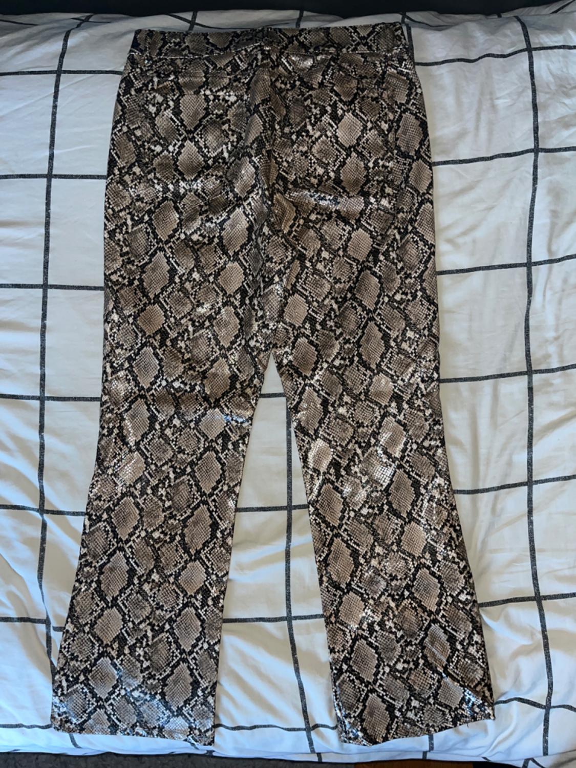 ANIMAL PRINT FAUX LEATHER PANTS - Image 2