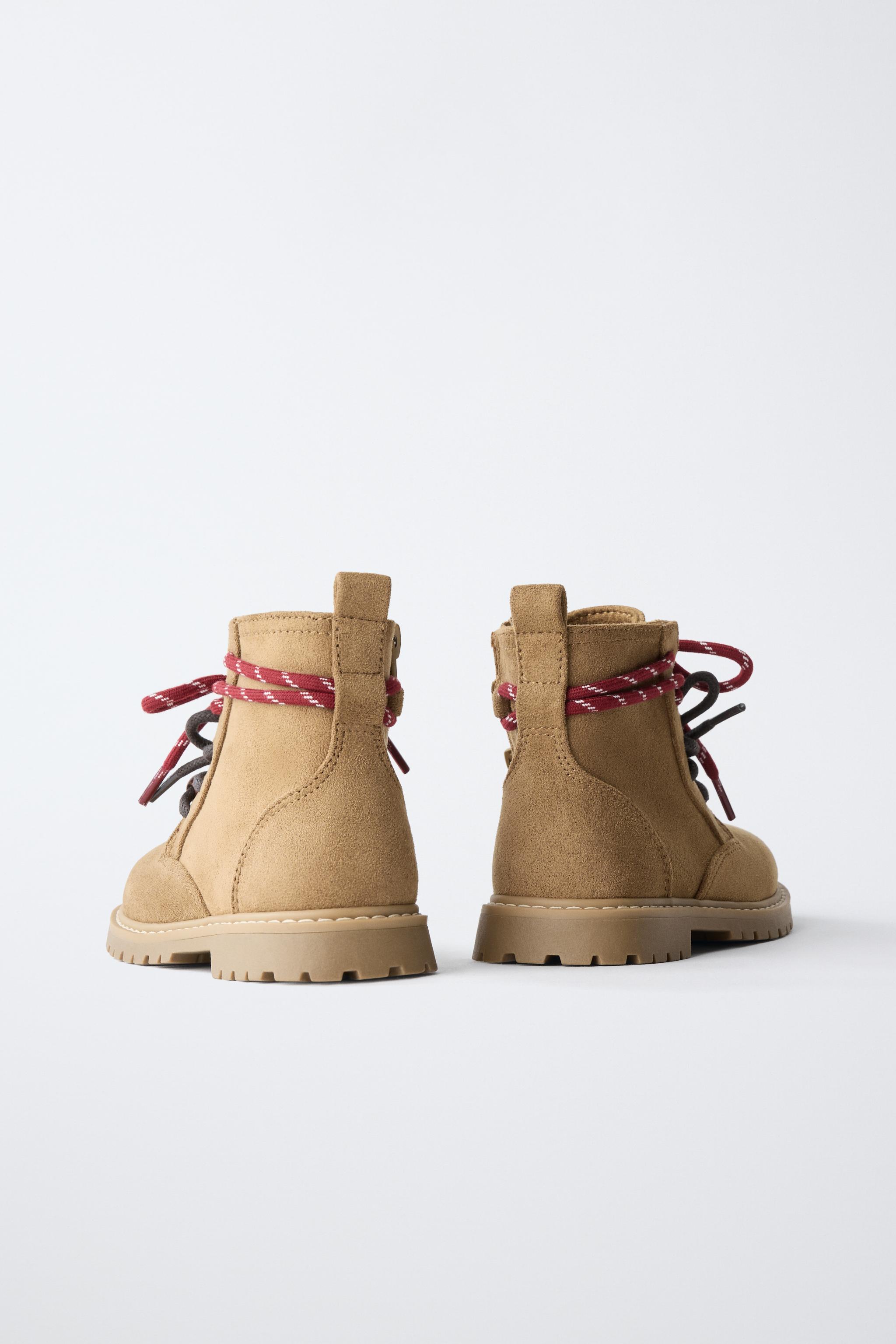 BOTTES À LACETS DÉTAILS