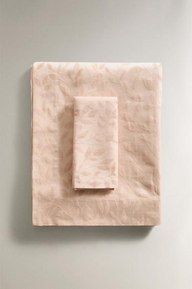 JACQUARD VEGETABLE TABLECLOTH - Pink by Zara
