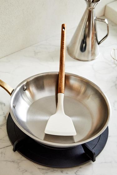 SILICONE AND WOODEN SPATULA - Cream by Zara