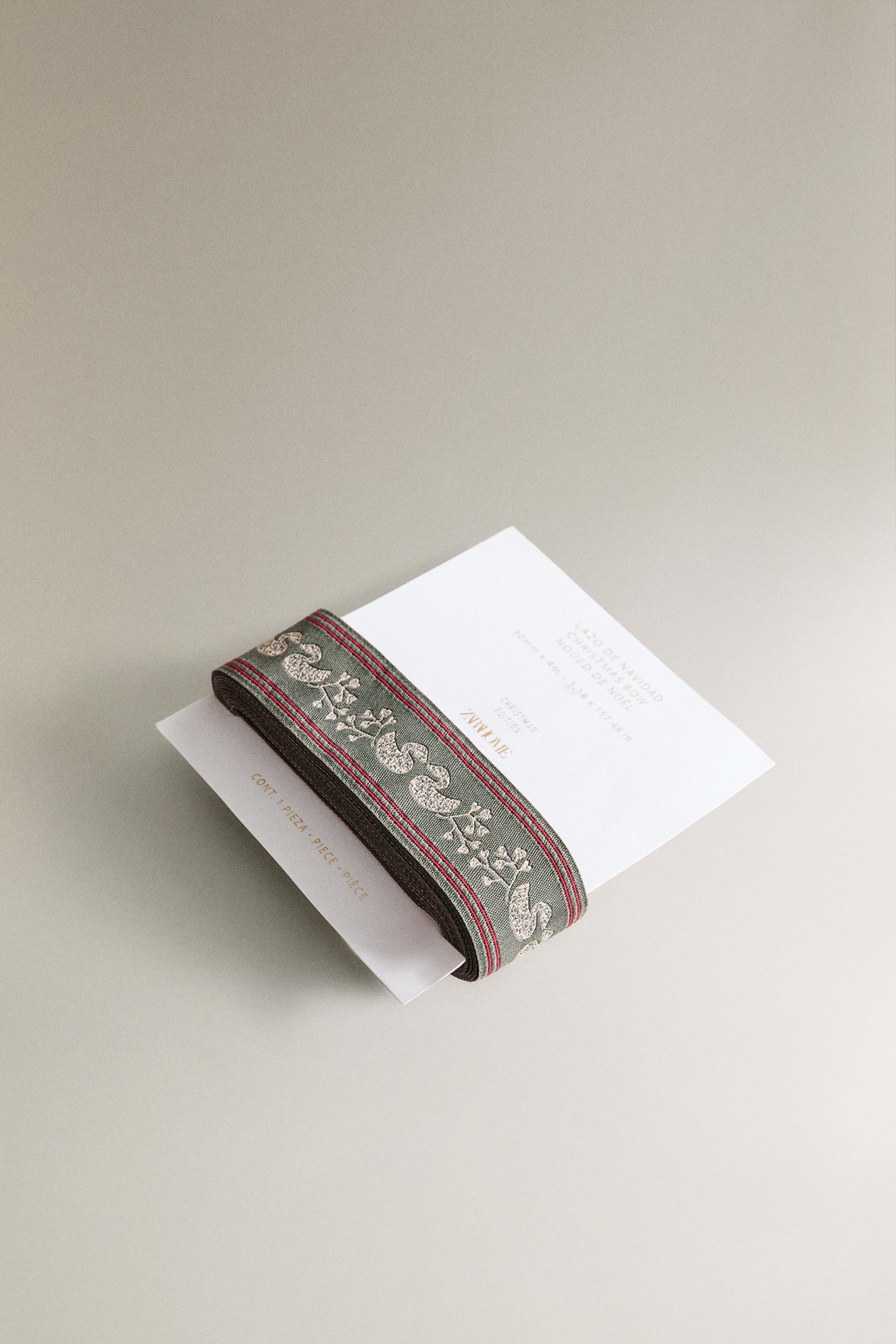 CHRISTMAS GIFT WRAPPING RIBBON WITH DECORATIVE DUCKLINGS