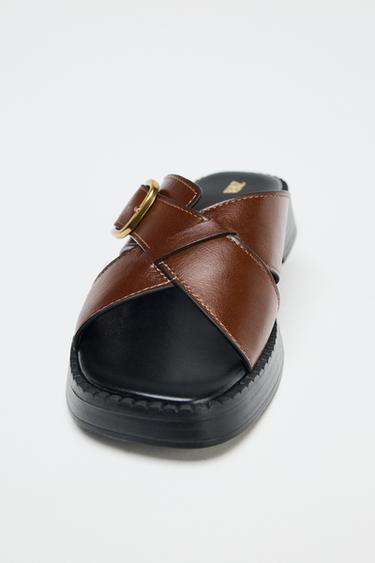 SANDALES CROISÉES EN CUIR AVEC BOUCLE - Marron de Zara - Image 3