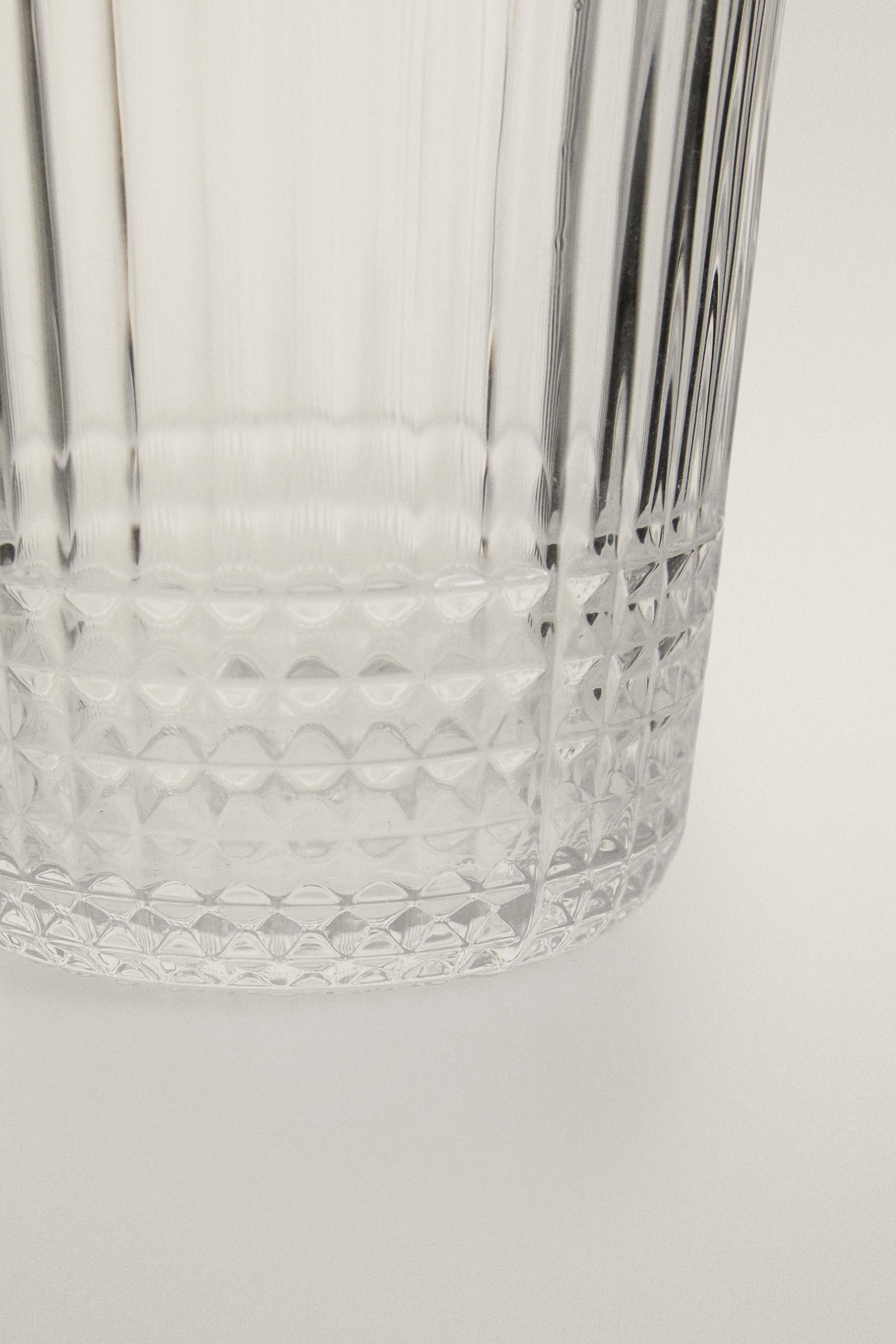 GLASS TUMBLER WITH RAISED GEOMETRIC DESIGN