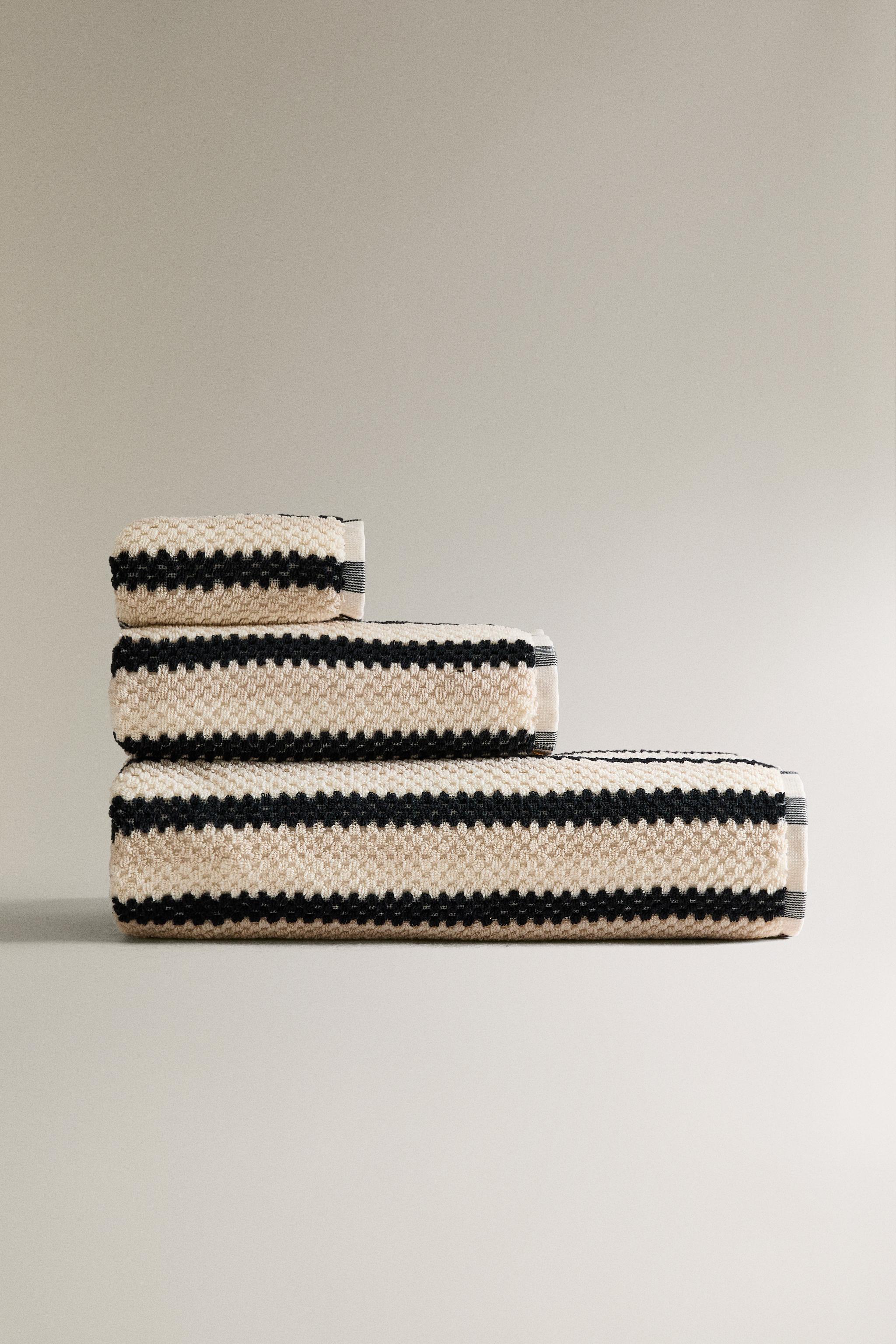 GEOMETRIC JACQUARD BATH TOWEL - Black | ZARA United States