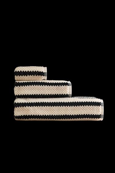 Zara GEOMETRIC JACQUARD BATH TOWEL - Black - Image 0
