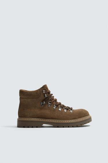 BOTA DE COURO COM VOLUME - Marrom da Zara