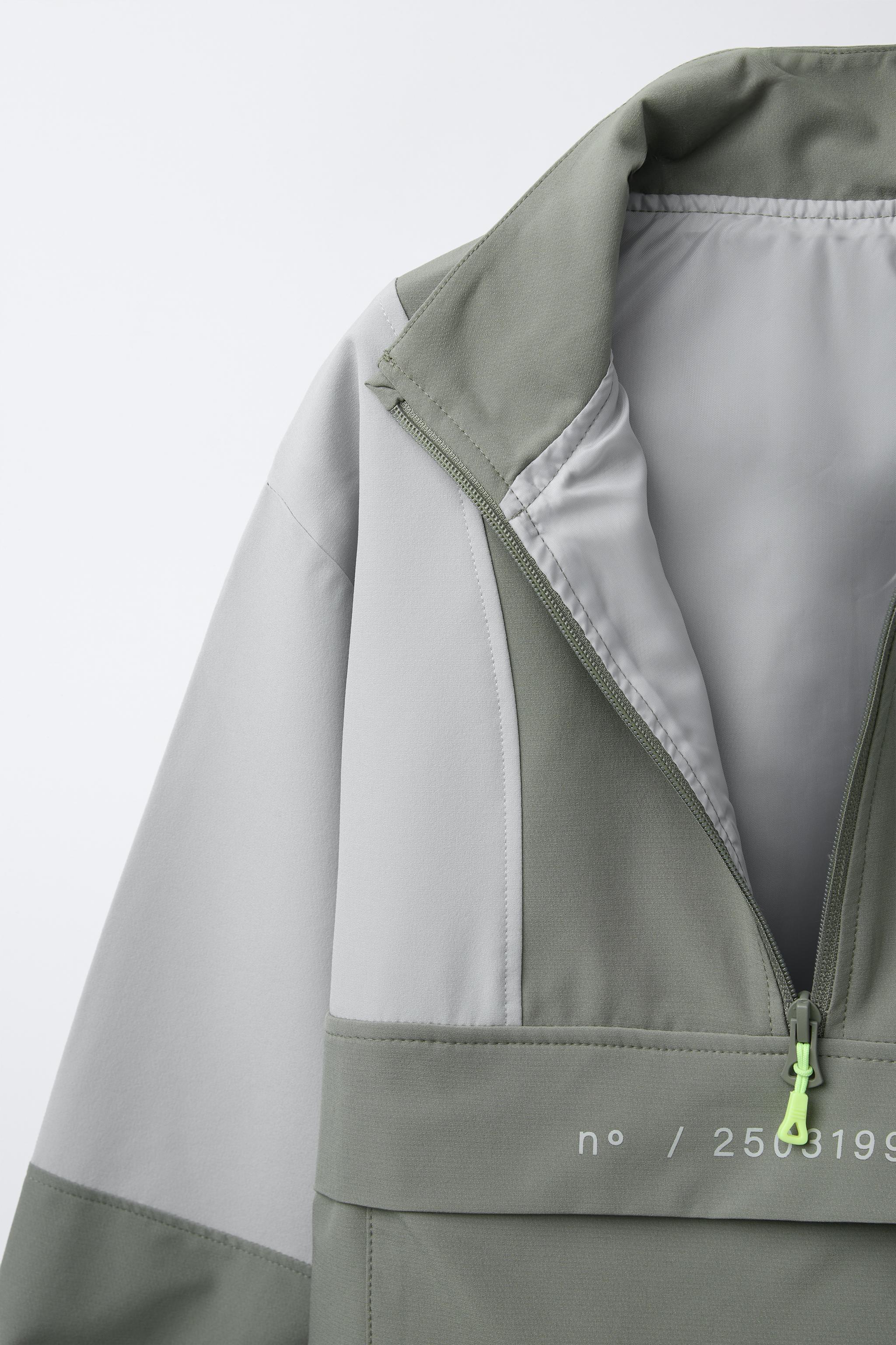 TECHNICAL SWEATSHIRT WITH ZIPPER - Light green | ZARA United