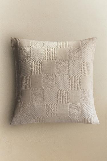 FUNDA COJÍN PATCHWORK - Crudo de Zara