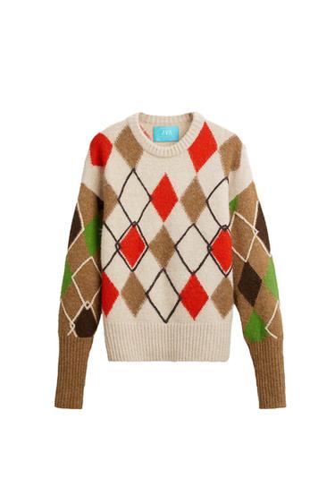 Argyle jumper in beige, red, brown and green with a crew neck and ribbed cuffs. Blue label with the text "ZARA" on the inside.
