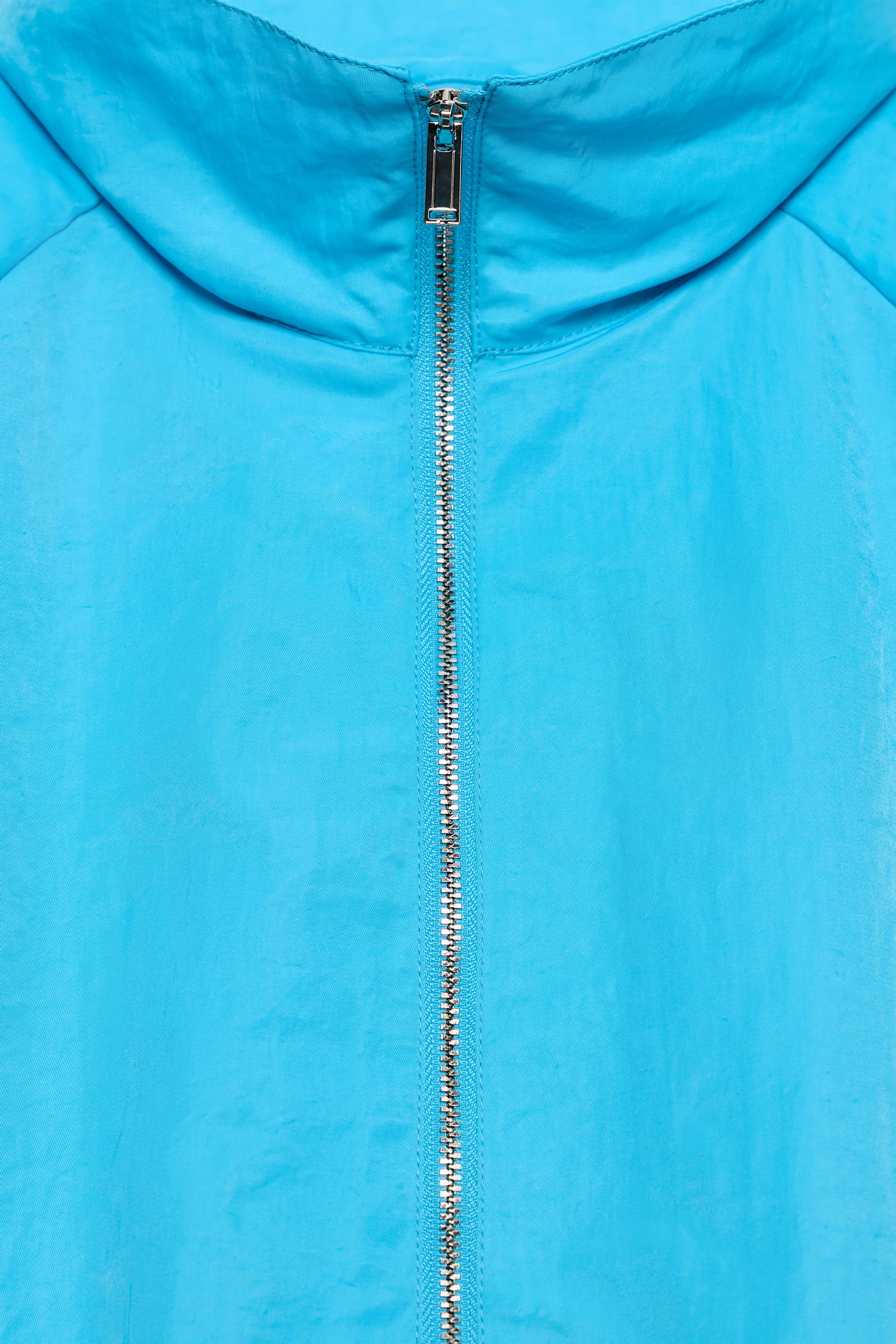 VESTE EN TISSU TECHNIQUE ZIPPÉE