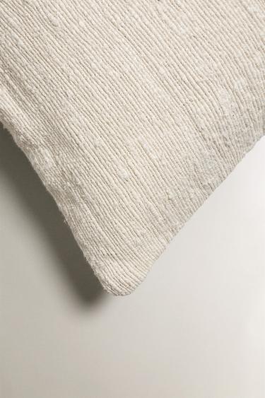 HOUSSE DE COUSSIN TRESSÉE - Écru de Zara - Image 1